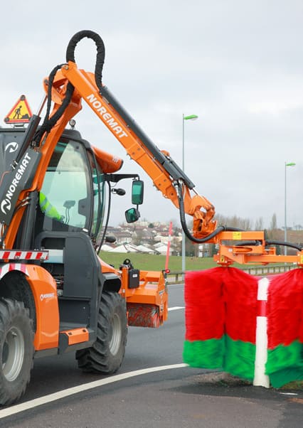 L’accessibilité aux zones techniques et à la cabine panoramique ont été créées à partir de l’expérience utilisateur.
La carrosserie a été réalisée selon la technique de rotomoulage, à l’aide d’une nouvelle matière eco-responsable : le Bio-TP-Seal.